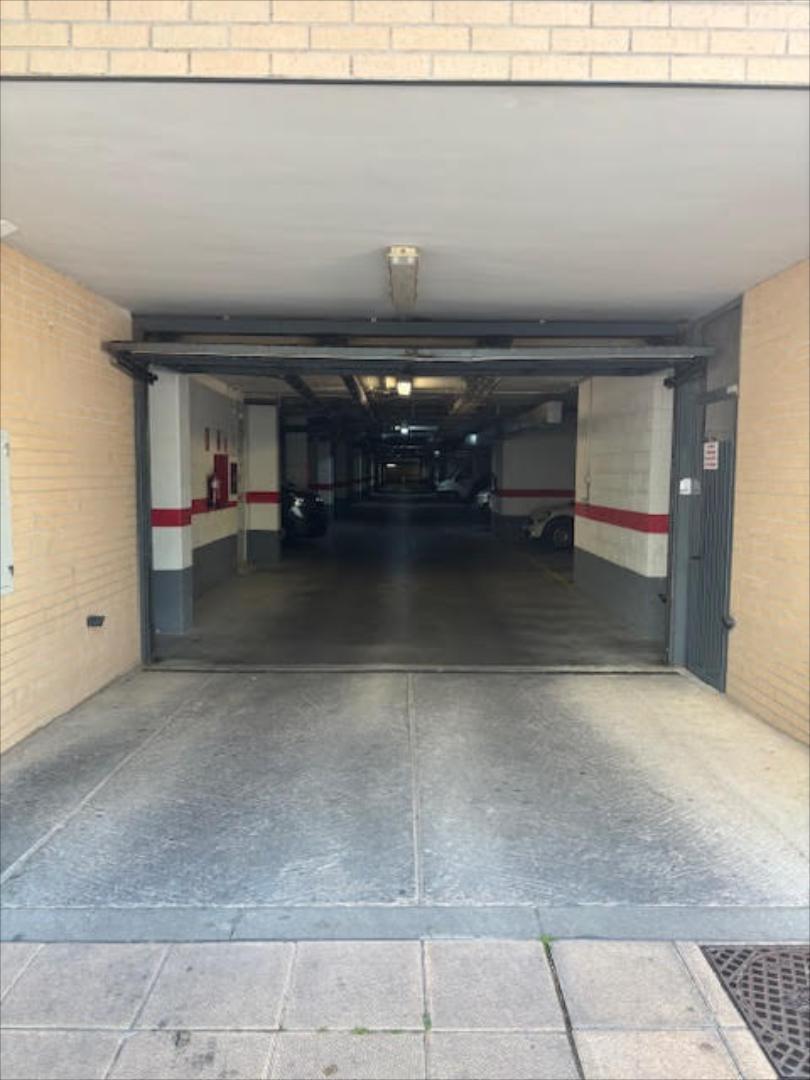 Se vende amplia plaza de garaje en Valdespartera de fácil acceso junto al instituto.
Acceso por calle Titanic, cuenta c