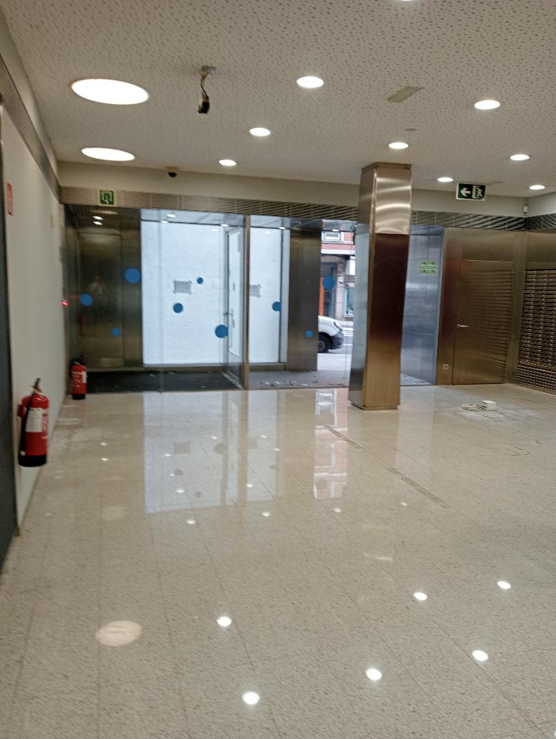 Inmobiliaria Zubia te ofrece en alquiler éste magnífico local
Situado en pleno centro de Portugalete, en la calle más c