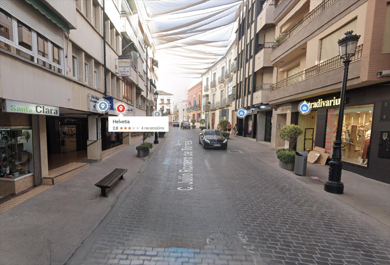 Local en zona calle las Torres, en la zona más comercial y transitada de Lucena. Cuenta con una superficie de 362 m2.