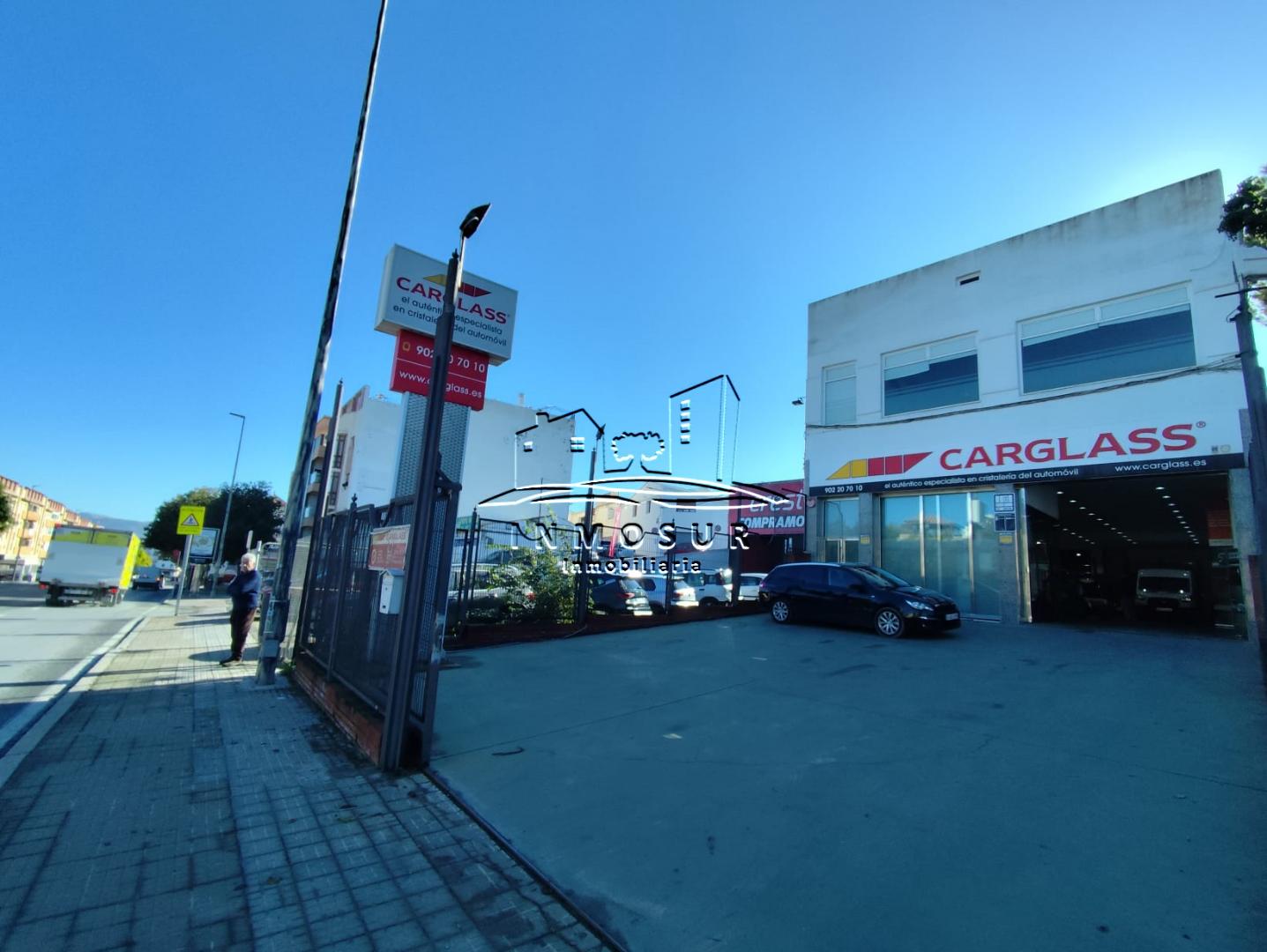 Local en planta primera en zona Avenida de la Guardia Civil. Cuenta con una superficie de 80 m2. Dispone de cuarto de ba