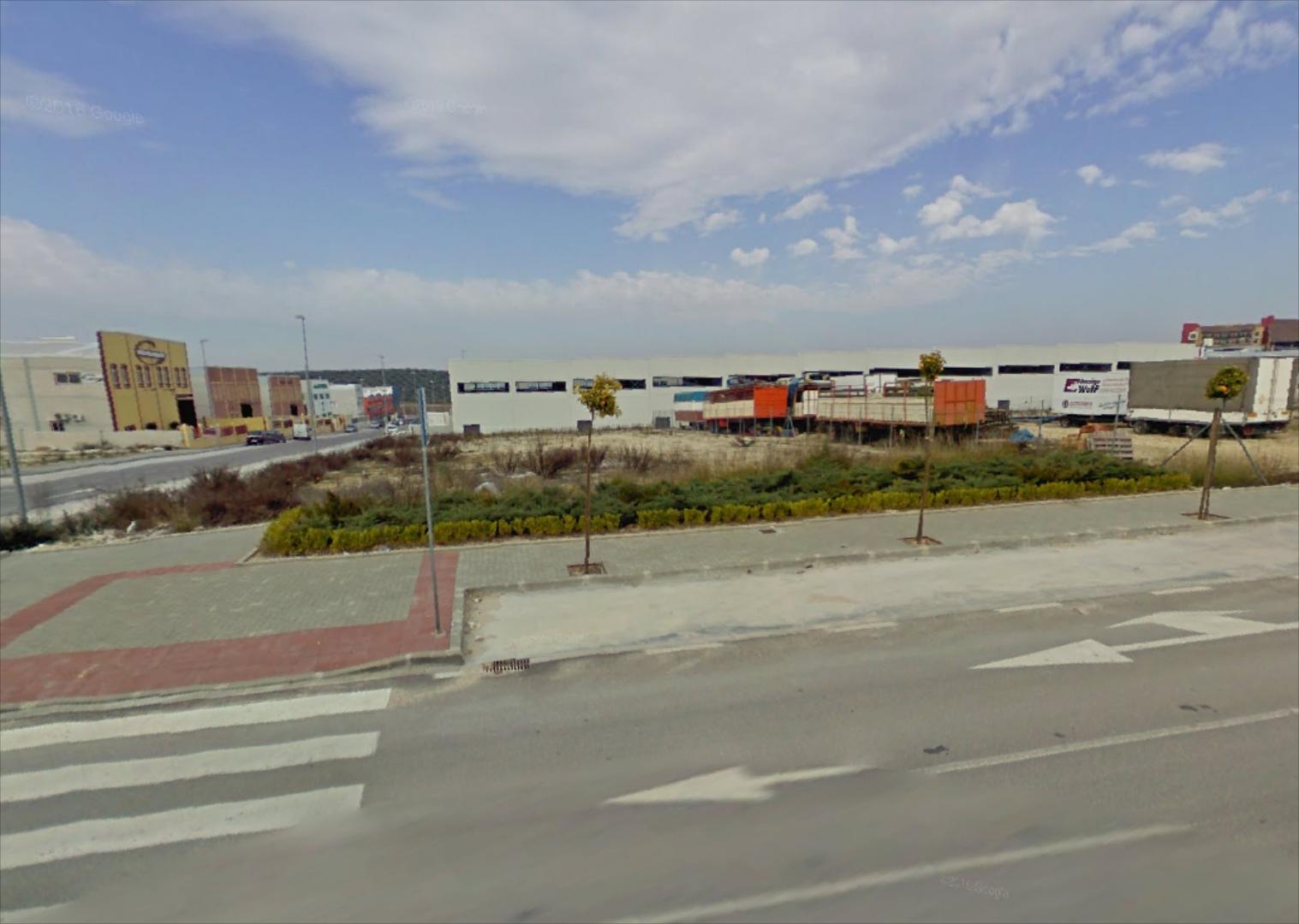 Parcela de uso industrial en Polígono Príncipe Felipe. Cuenta con una superficie de 663 m2. y hace esquina a dos calles