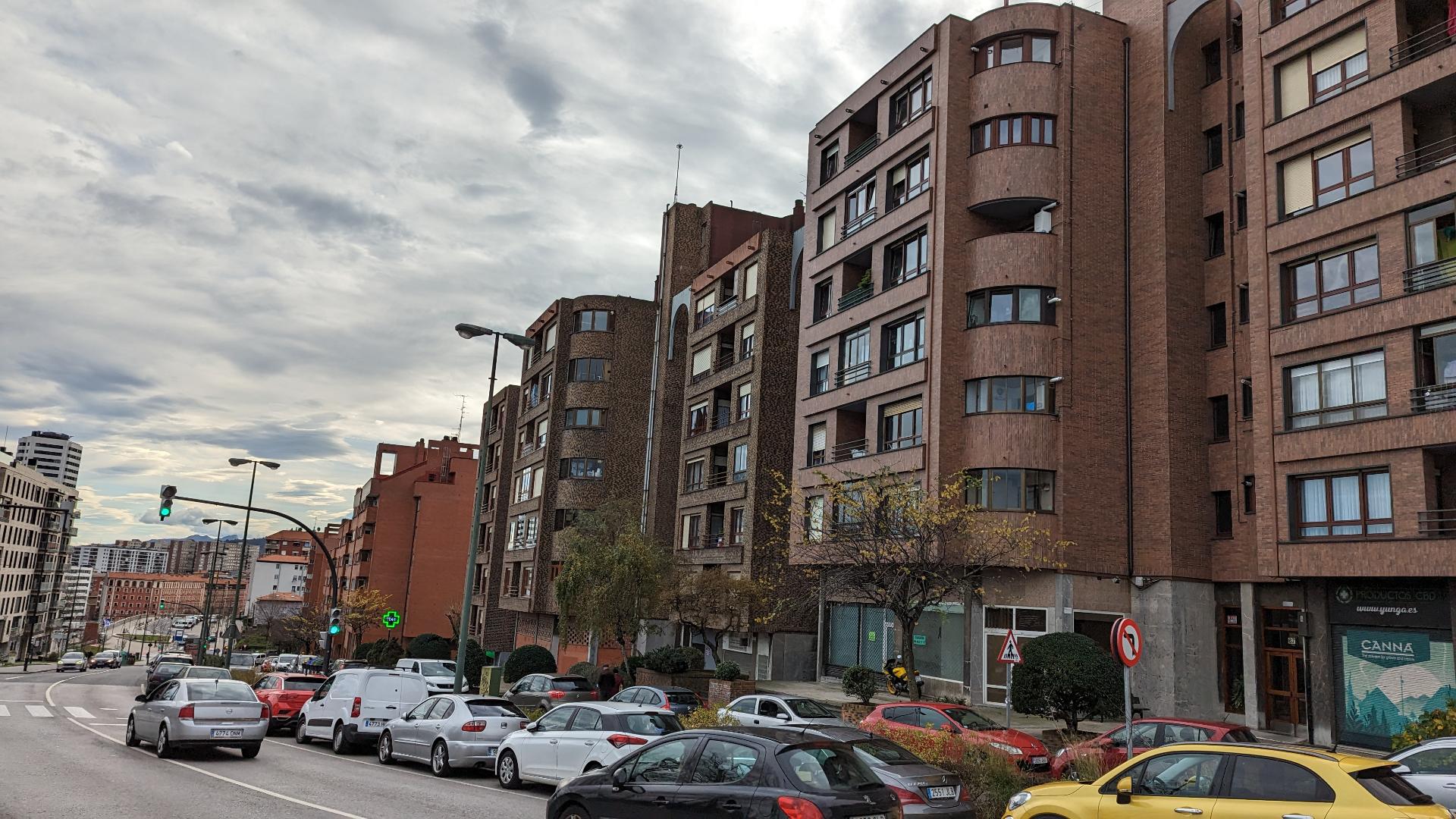 Oportunidad de conseguir un local comercial a pie de calle, 37 metros cuadrados aprovechados en un mostrador, un almacén