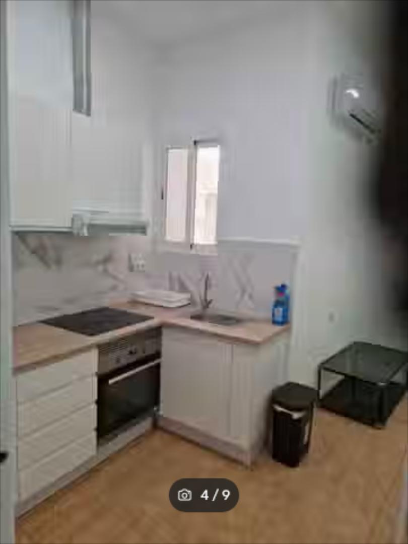 Vivienda reformada en planta baja en c/ Islas Canarias. Exterior, 3 habitaciones, 2 baños, salón-comedor y cocina. Aire