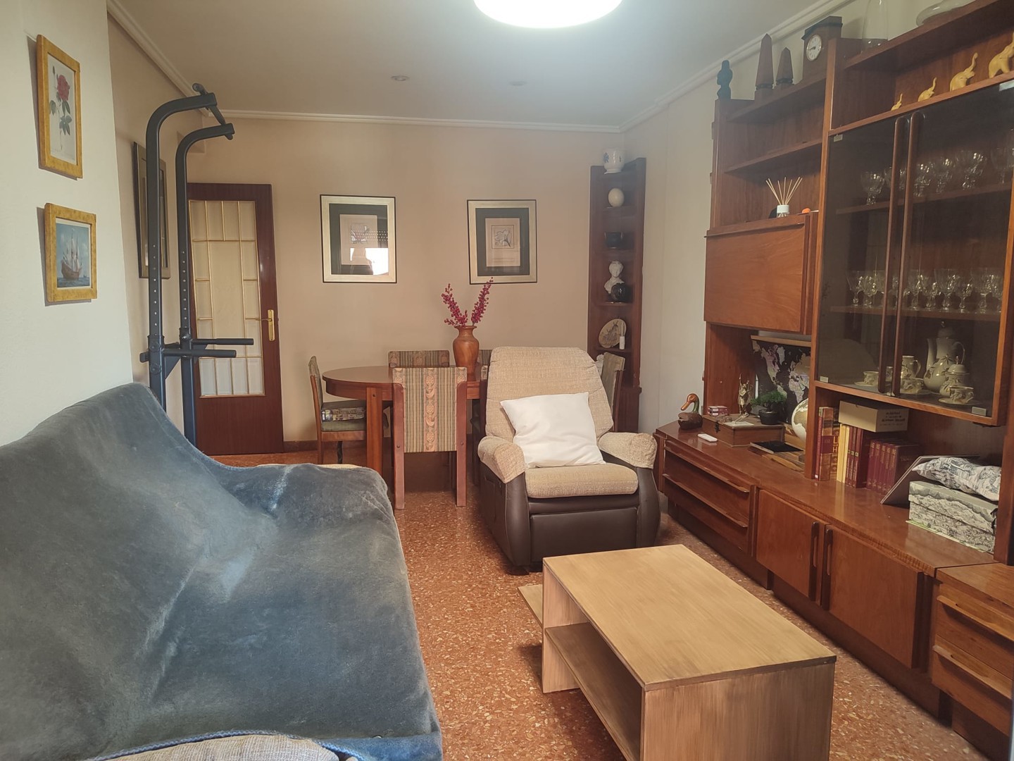 Habitale te ofrece un magnifico piso en una de las mejores zonas de Benicalap.
La vivienda consta de 87 metros cuadrado