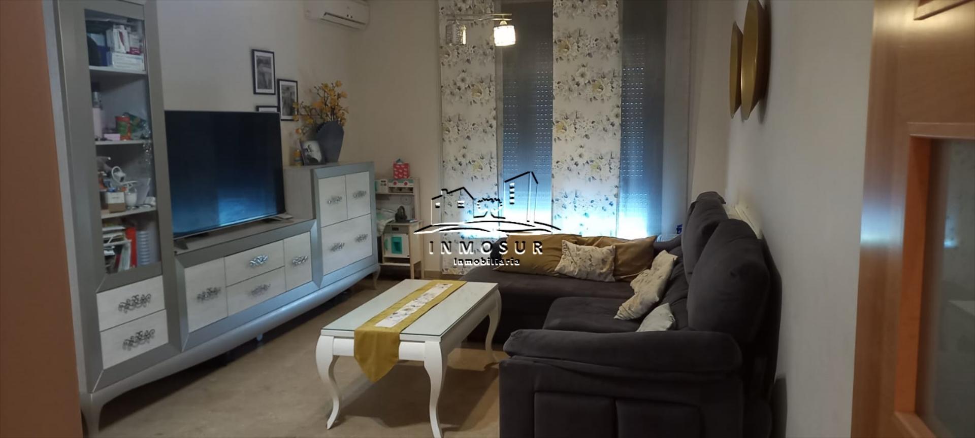 Piso en Ronda del Valle: ¡Tu nuevo hogar ideal!
¿Buscas un piso cómodo, luminoso y bien ubicado? ¡Este es el tuyo!
Este