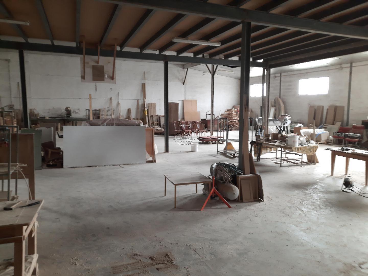 Nave industrial en zona Bulevar Los Santos. Cuenta con una superficie construida de 657 m2,. distribuidos en 356 m2. de