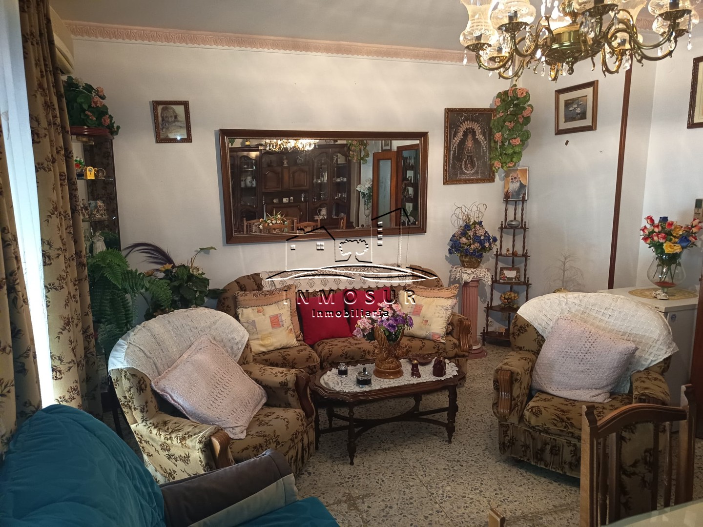 Piso en zona calle Ancha. Cuenta con recibidor, salón-comedor, cocina amueblada, lavadero, cuarto de baño, tres dormitor