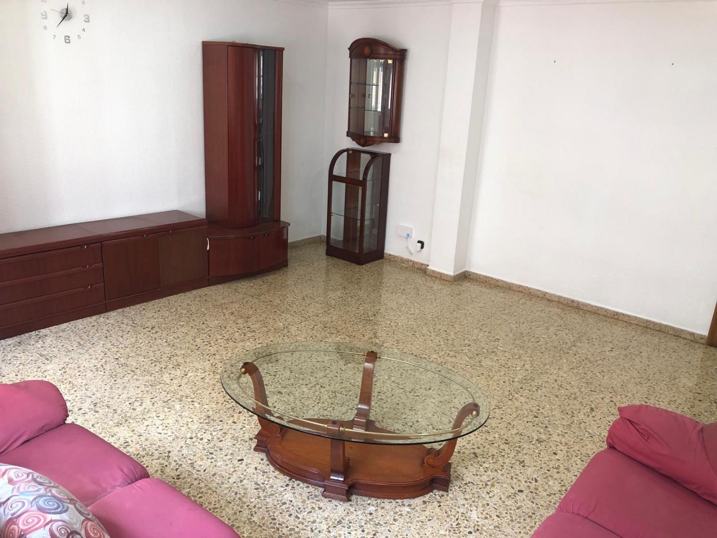 Se vende vivienda reformada de 93 m² útiles, ubicada en una 3ª planta con ascensor en pleno centro de Albal, junto al Pa 2