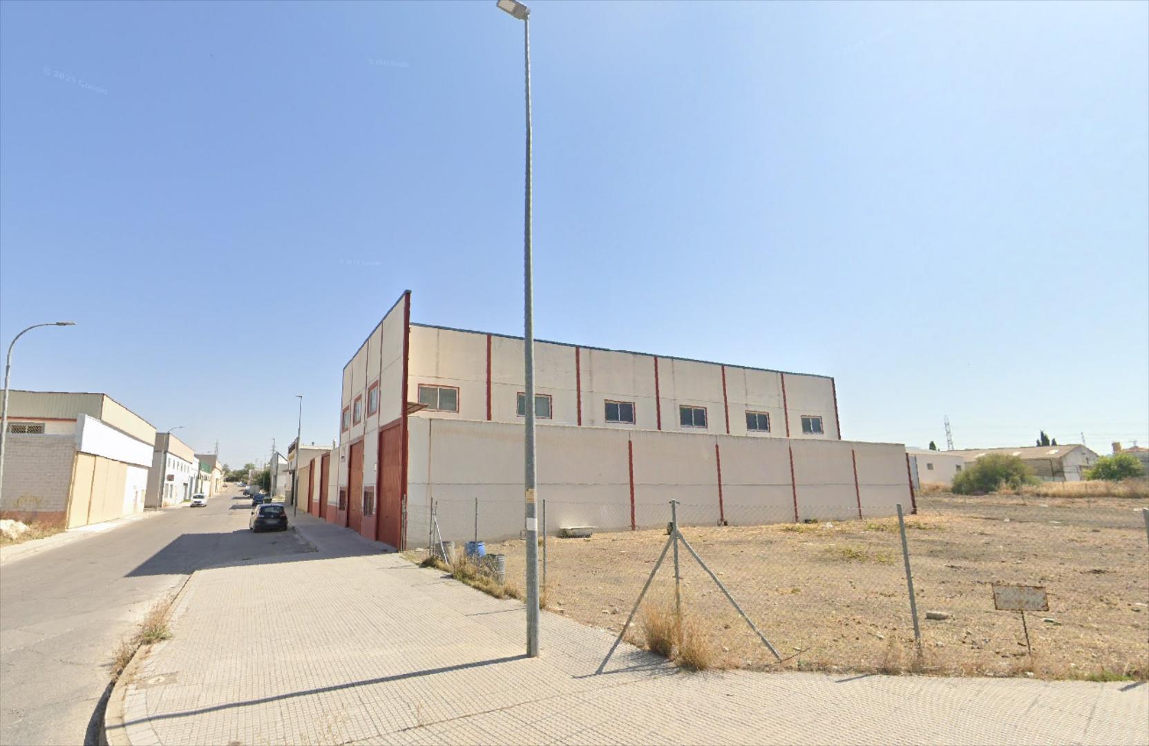 Solar industrial en zona Polígono La Viñuela. Cuenta con una superficie de 599 m2. En esquina.