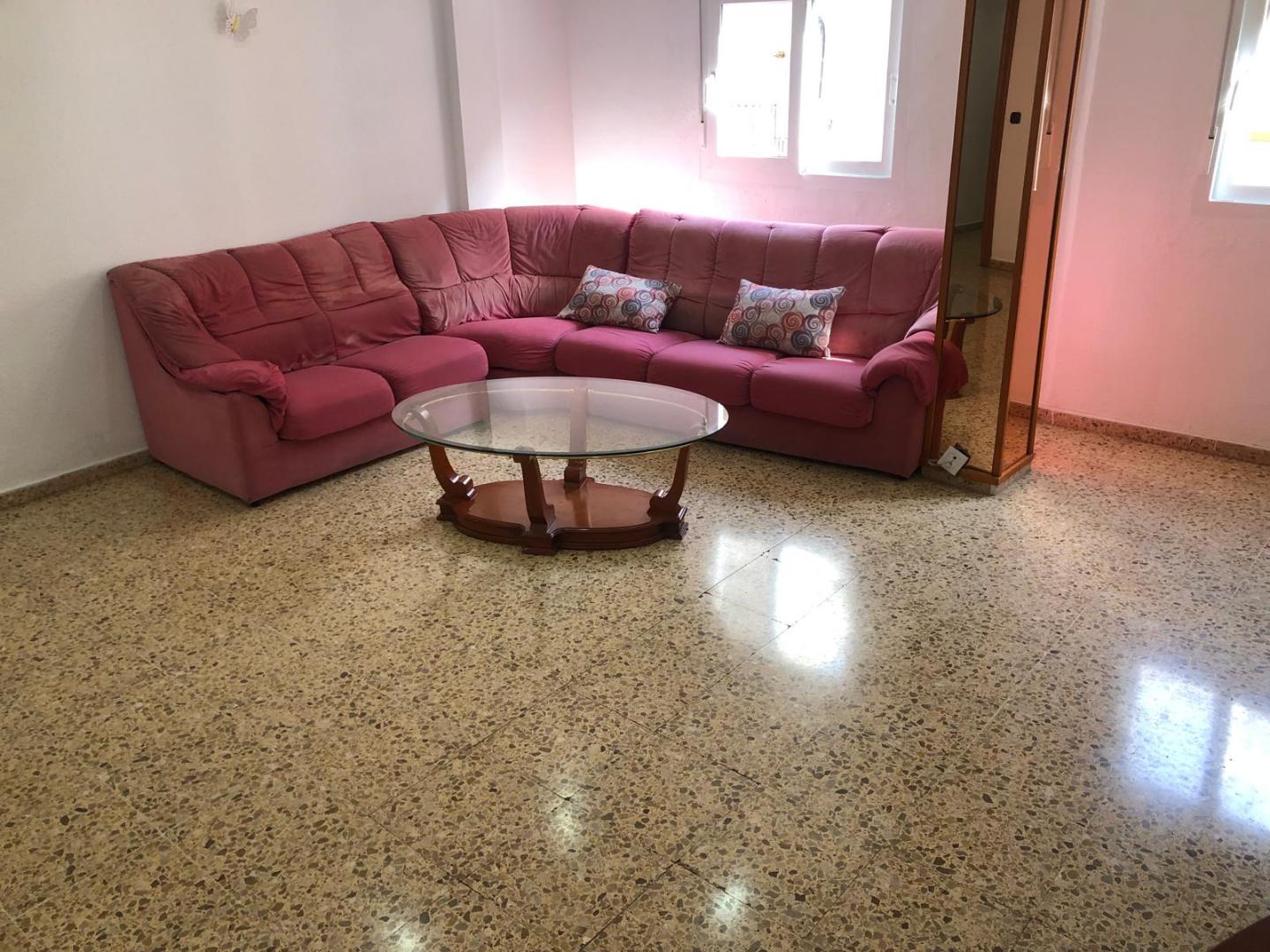 Se vende vivienda reformada de 93 m² útiles, ubicada en una 3ª planta con ascensor en pleno centro de Albal, junto al Pa 4