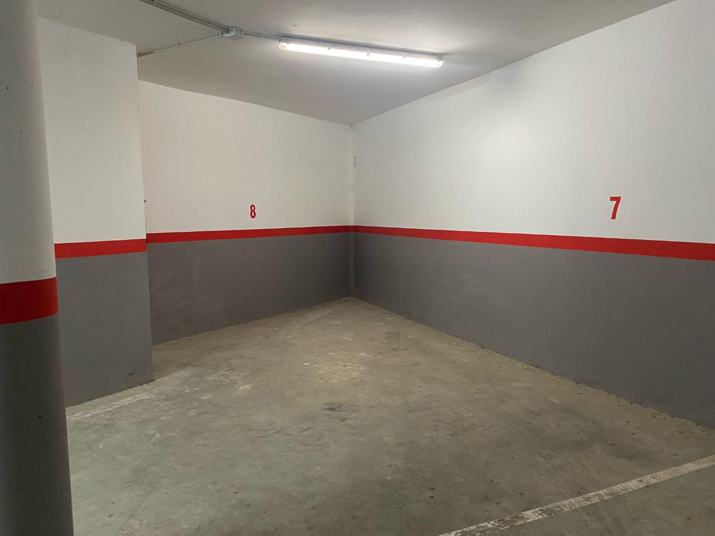ATENDEMOS POR MENSAJES O WHATAPP, NO LLAMADAS
Alquiler Plaza de garaje para MOTOS y/o patinetes y/o bicicletas
Dos pla