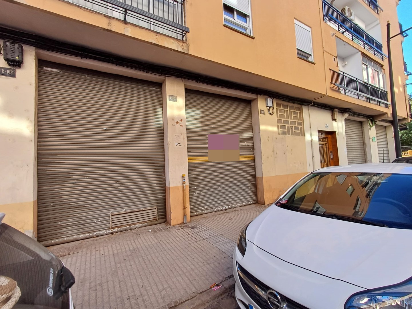 Alquiler local comercial en Paiporta, zona Calle Valencia.
El local dispone de 275 m2 construidos con dos puertas a la