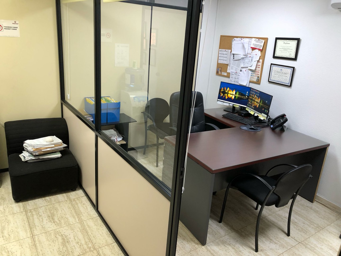 Listo para entrar a trabajar de inmediato!
Se alquila despacho privado totalmente equipado en un edificio exclusivo de o