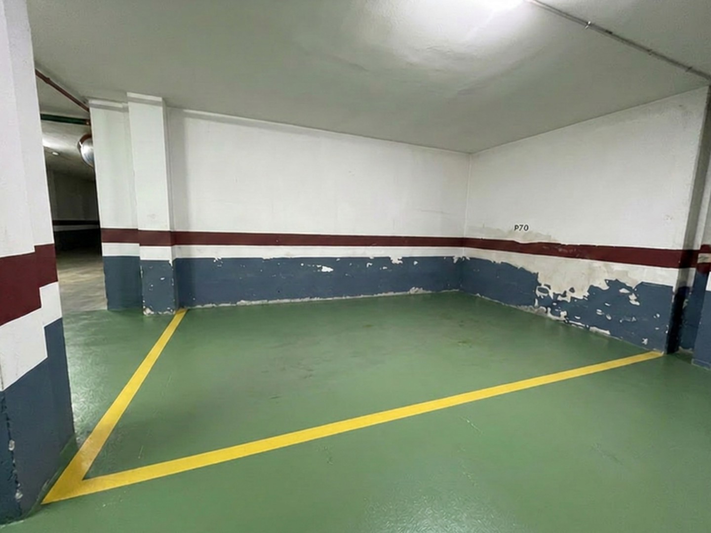 Plazas de garaje en Avda Juan Carlos I de Torrent en SEGUNDO SOTANO de tamaño grande, sin coches que aparquen al lado.