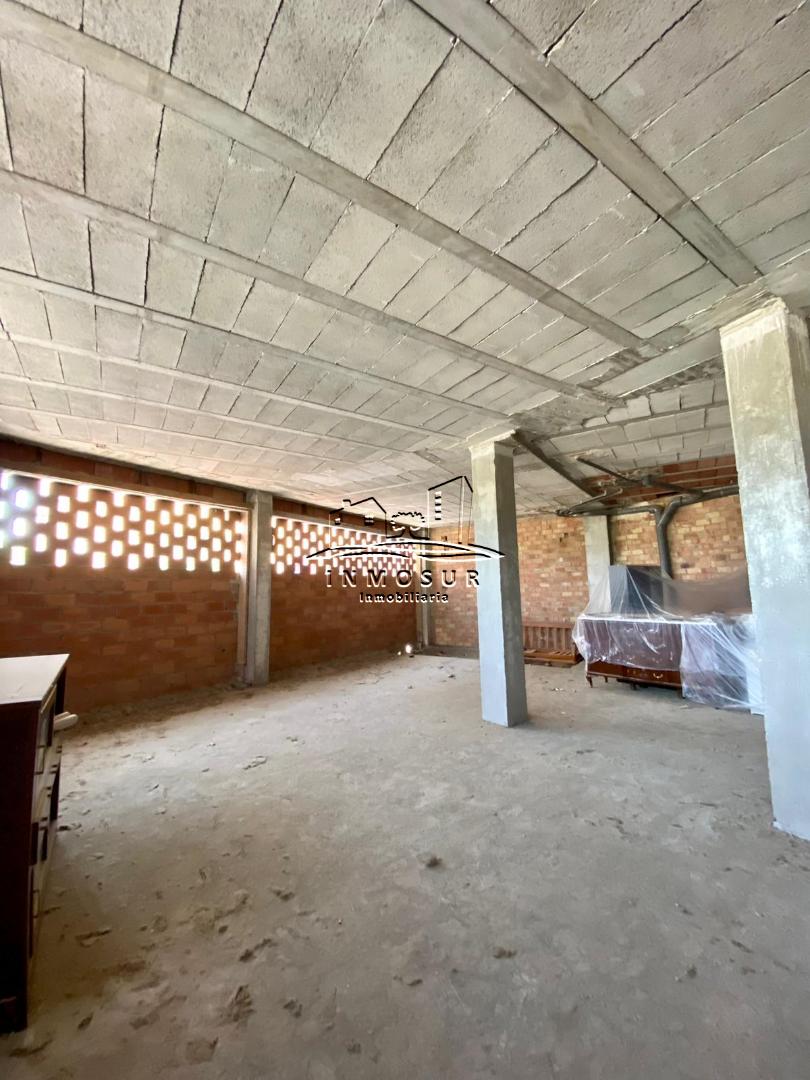 Local comercial en Avenida de la Infancia. Cuenta con una superficie de 227 m2. En jerga
