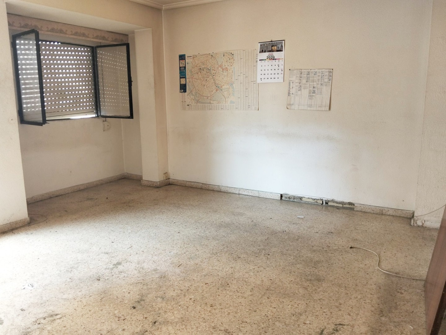 Venta vivienda en Aldaia, zona Barrio del Cristo.
La vivienda de 88m2 se distribuye en 3 habitaciones, 1 baño completo,