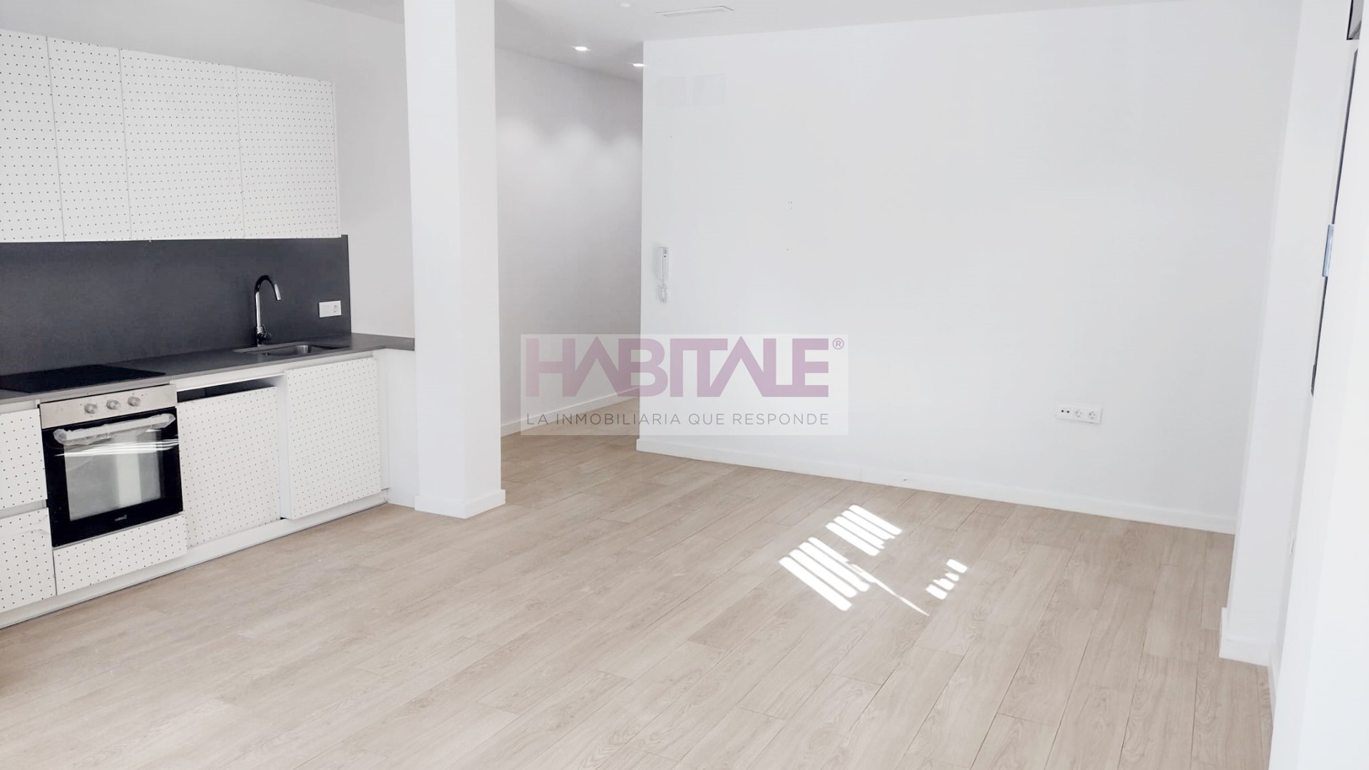 Esta es tu oportunidad de estrenar tu primera vivienda. Un estudio de dos plantas con un diseño moderno y funcional, exc