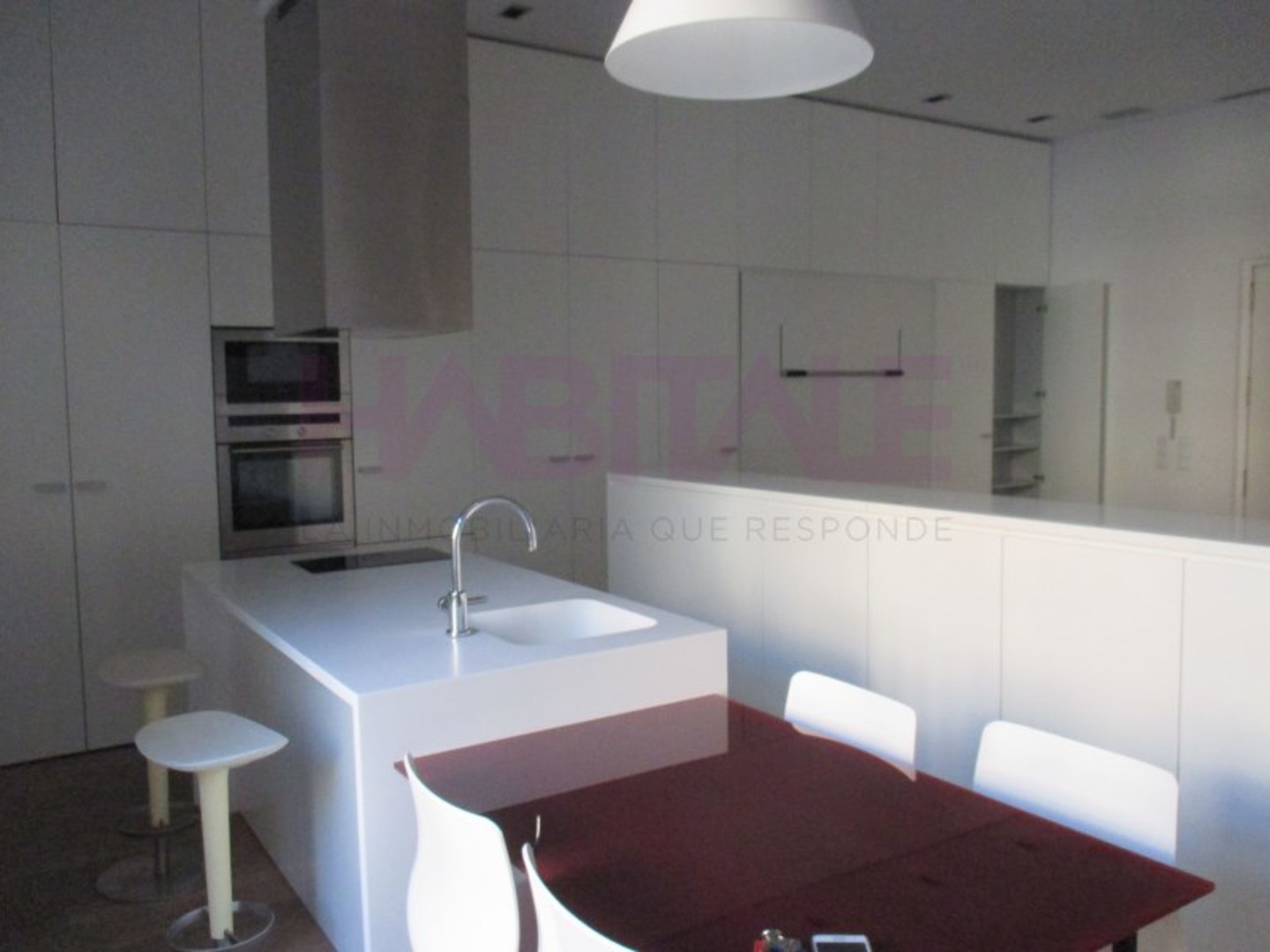 Ven a conocer este estupendo apartamento tupo loft, perfectamente reformado y listo para entrar a vivir. Situado en el m