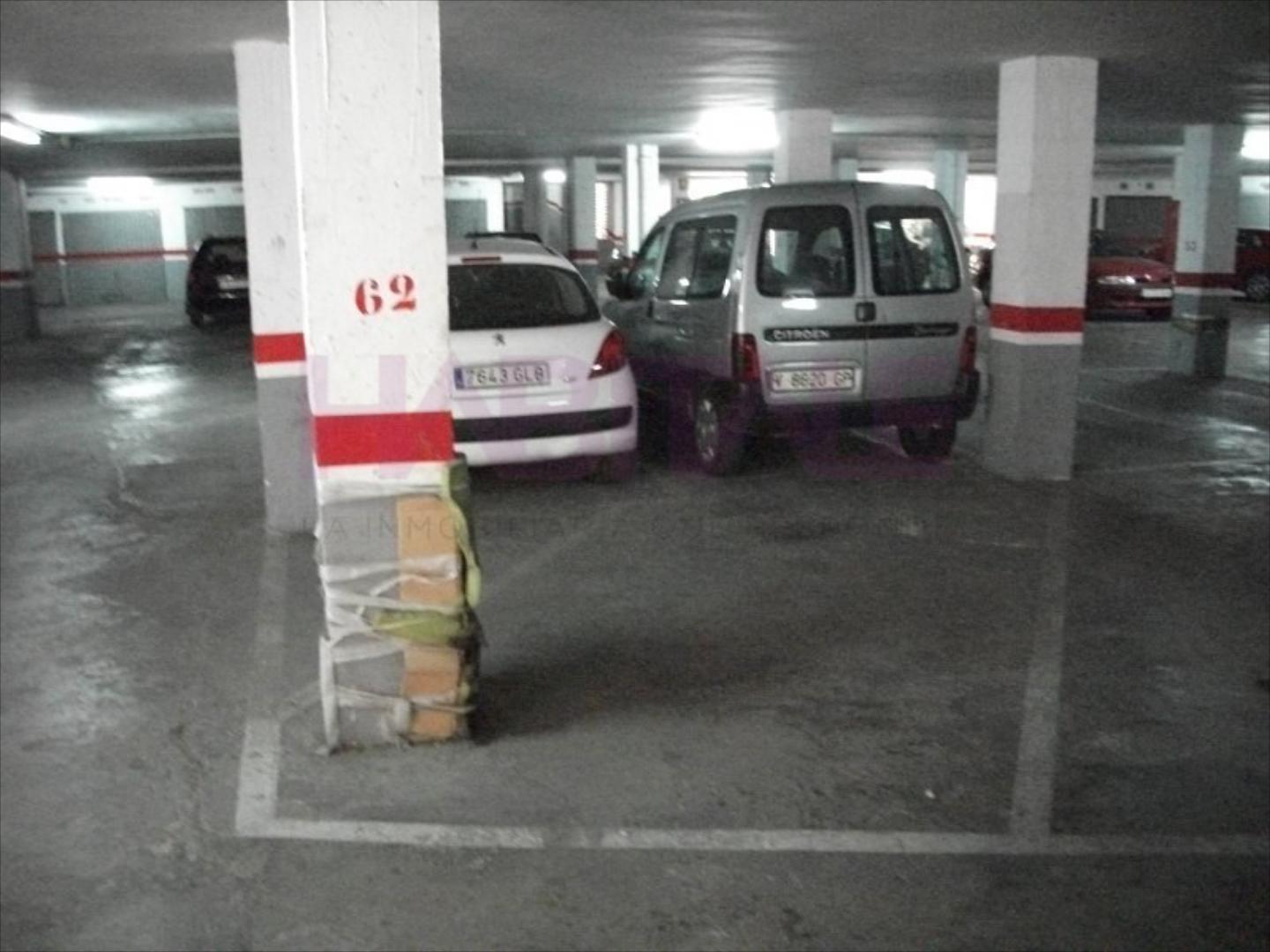 Plaza de garaje en zona muy saturada de coches con difícil aparcamiento Oportunidad
#ref:46-200-944 2