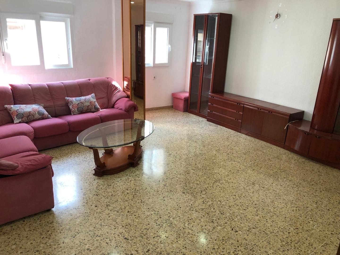 Se vende vivienda reformada de 93 m² útiles, ubicada en una 3ª planta con ascensor en pleno centro de Albal, junto al Pa 3