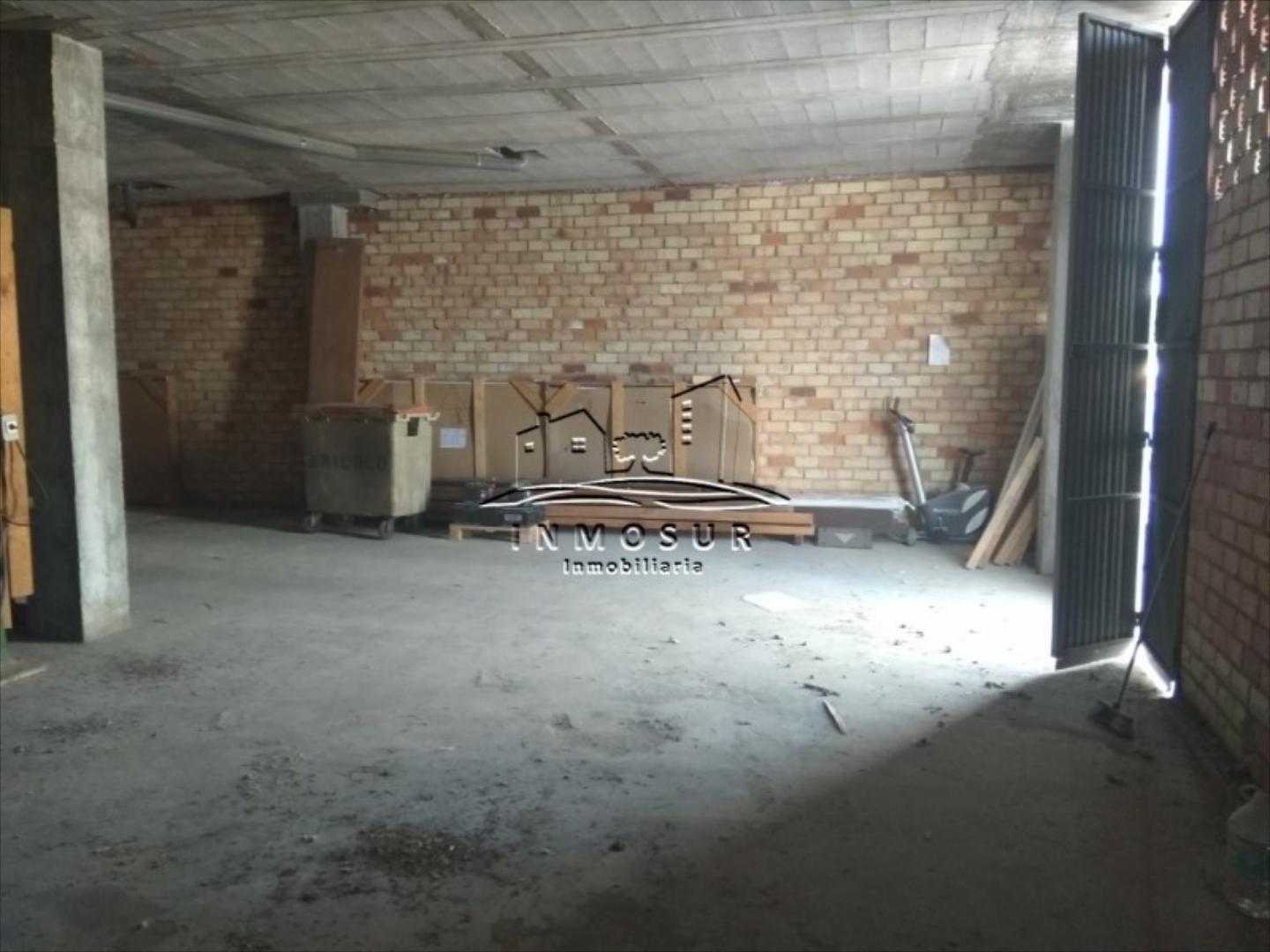 Local comercial en zona Las Fontanillas. Cuenta con una superficie de 160 m2. En jerga
#ref:INMOSUR2017