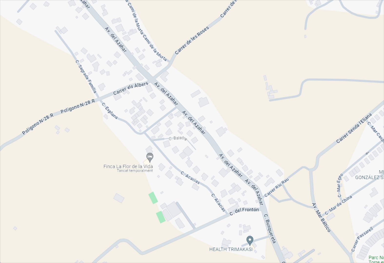 Se alquila local en la carretera principal que atraviesa la población.
Ideal para comercio, zona de mucho paso.