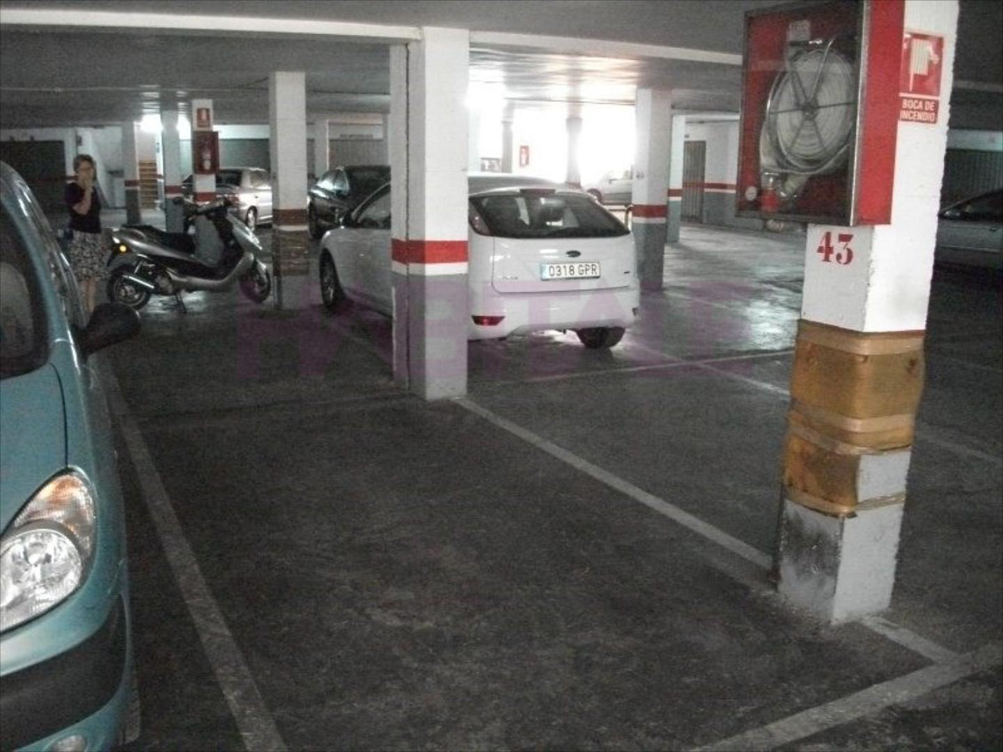 Plaza de garaje en zona muy saturada de coches con difícil aparcamiento Oportunidad
#ref:46-200-945