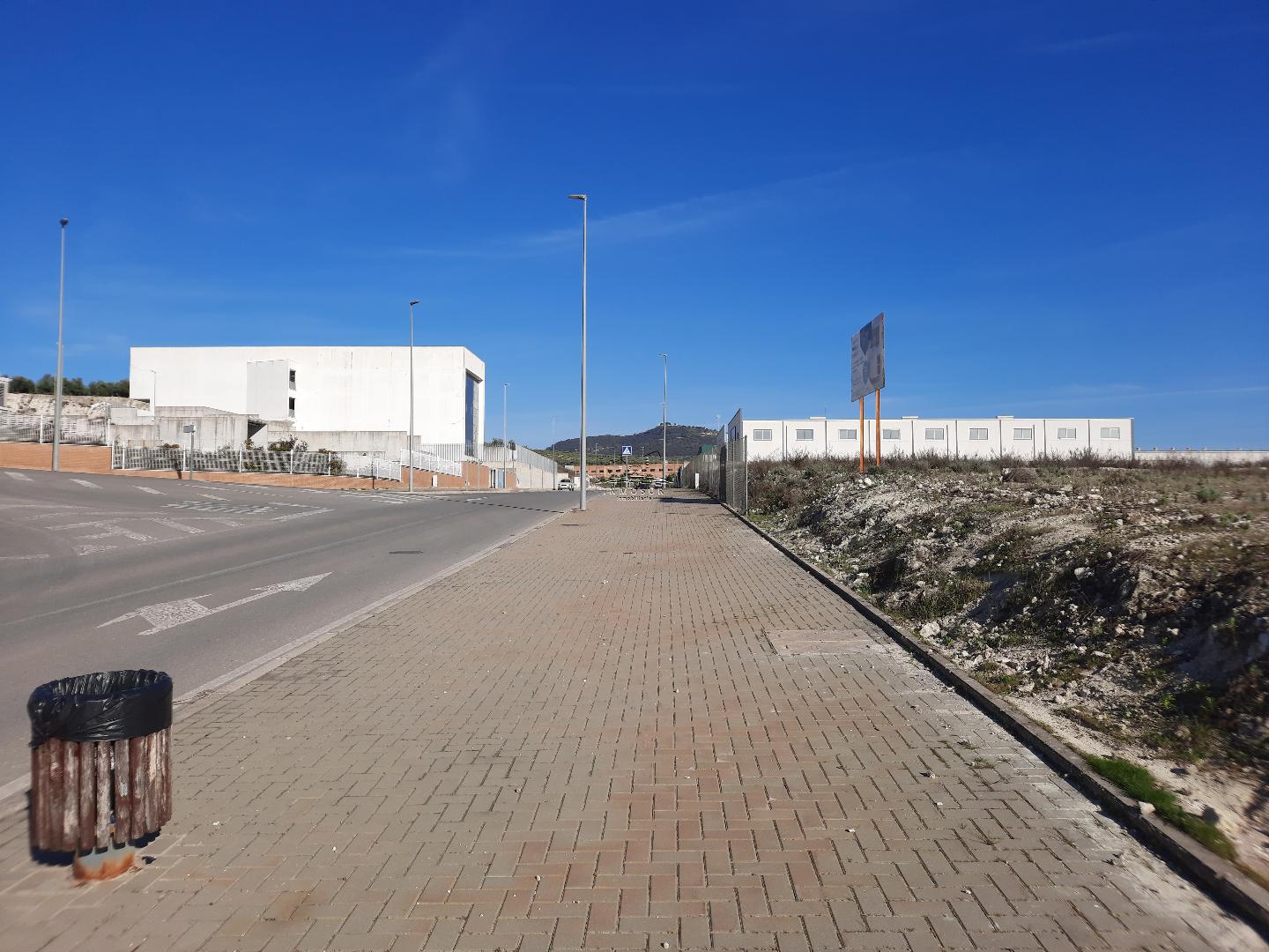 Parcela en Parque Empresarial Príncipe Felipe. Cuenta con una superficie de 2.276 m2. de solar y de una fachada a calle