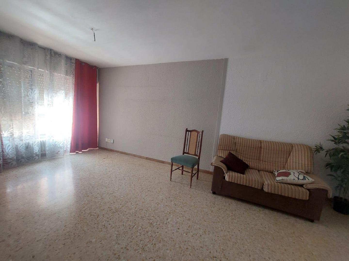TEMPORAL EMPRESAS~~Presentamos un atractivo piso en alquiler situado en la Zona de Las Fuentes, ideal para empresas que