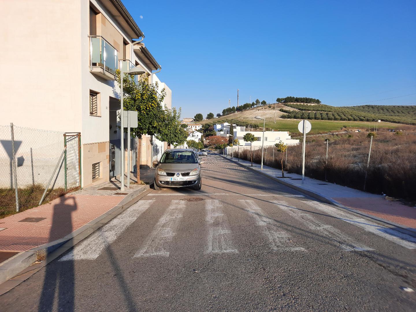 Solar en zona el Carmen con una superficie de 120 m2. Completamente urbanizado.