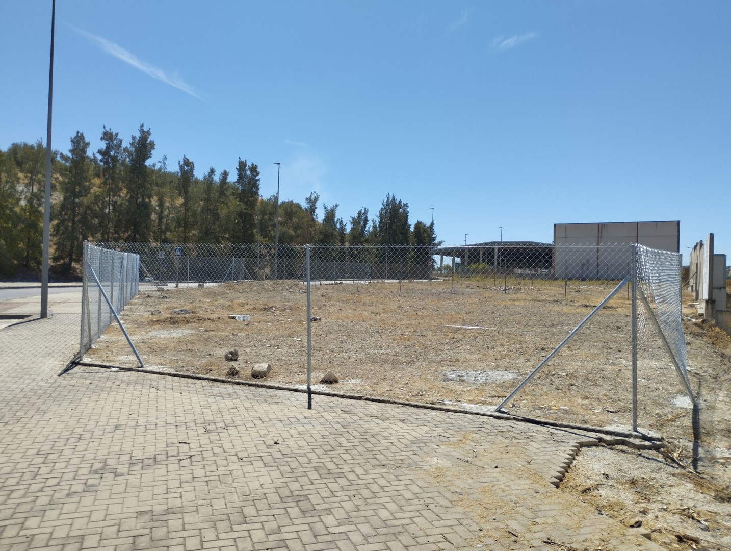 Parcela para nave industrial en Polígono Industrial Príncipe Felipe con una superficie de 583 m2. En esquina. Vallada.
