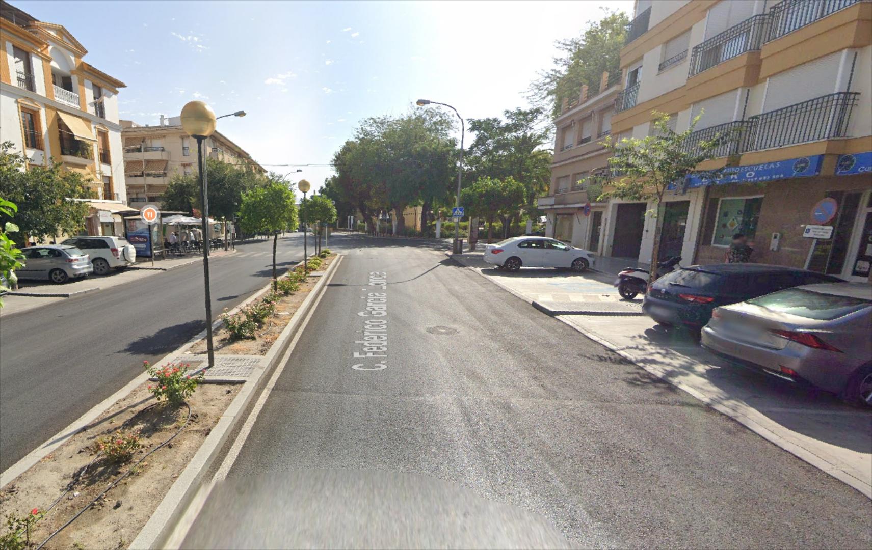 Local comercial en zona Parque. Dispone de una superficie de 188 m2. construidos y se haya distribuido en recepción, dos