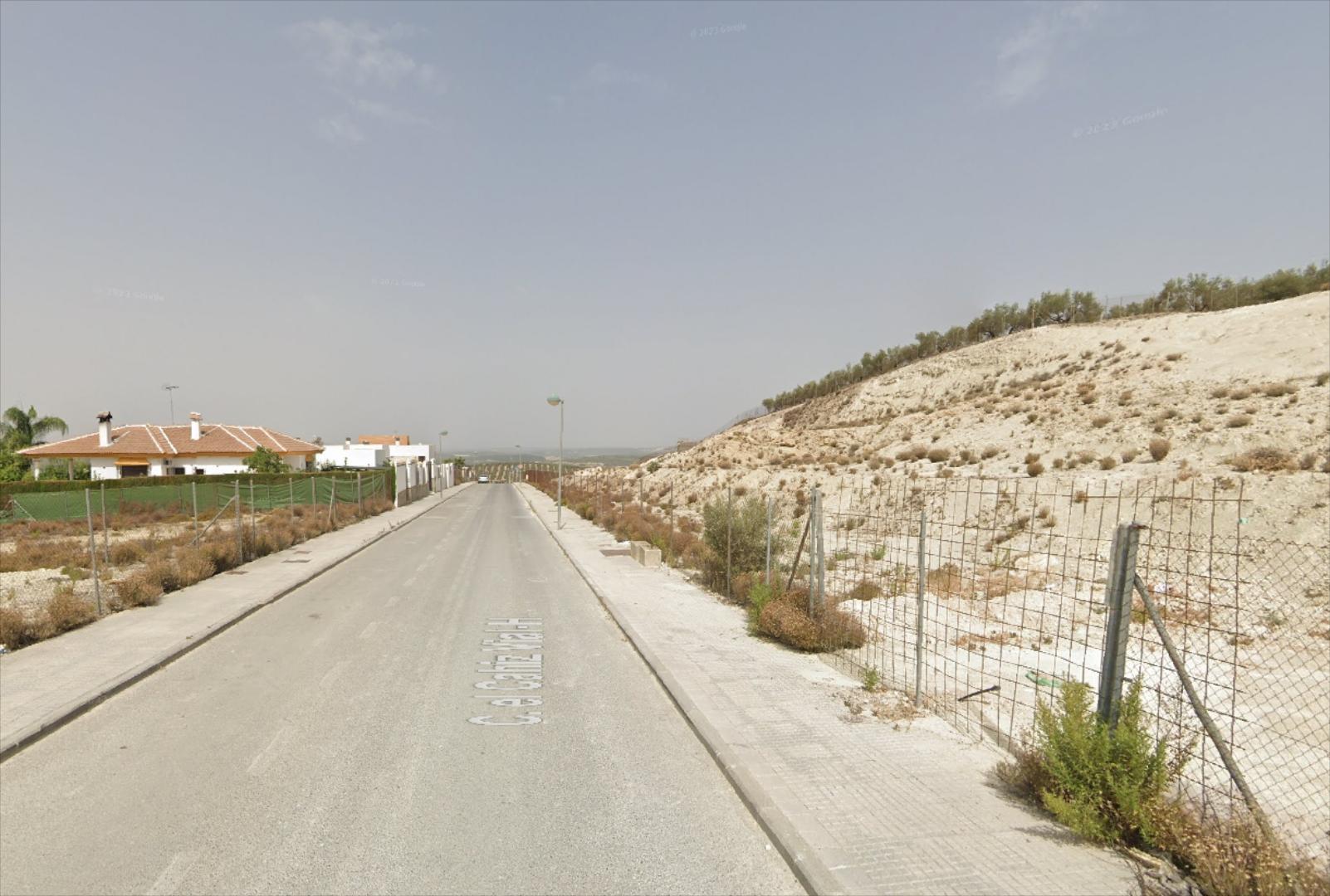 Solar en zona El Cahiz. Cuenta con una superficie de 1.000 m2. Suelo urbano consolidado para vivienda unifamiliar.