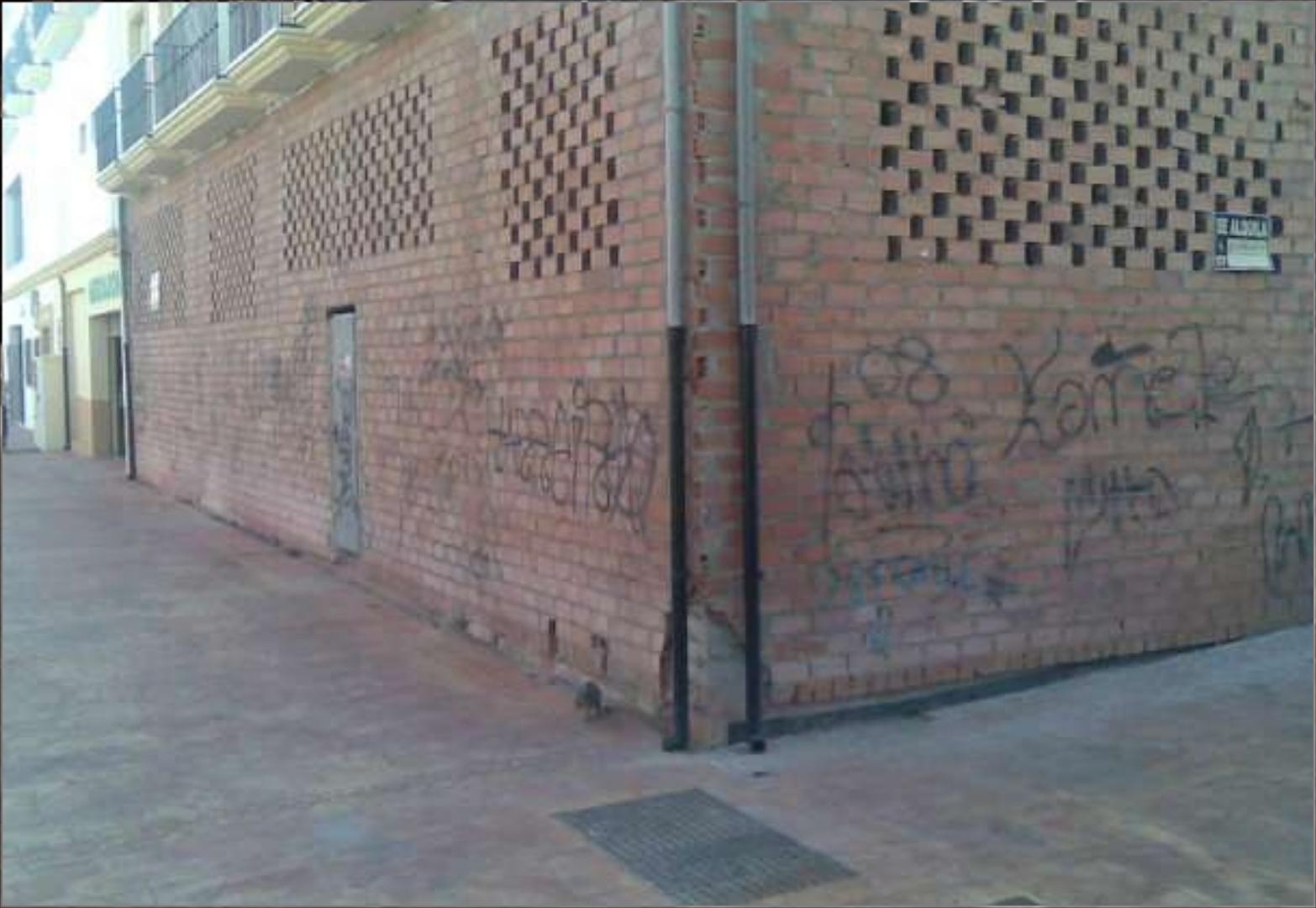 Local comercial junto Mercadona, zona Ronda San Francisco. 50 m2. en planta baja + 12 m2. en sótano. En jerga.