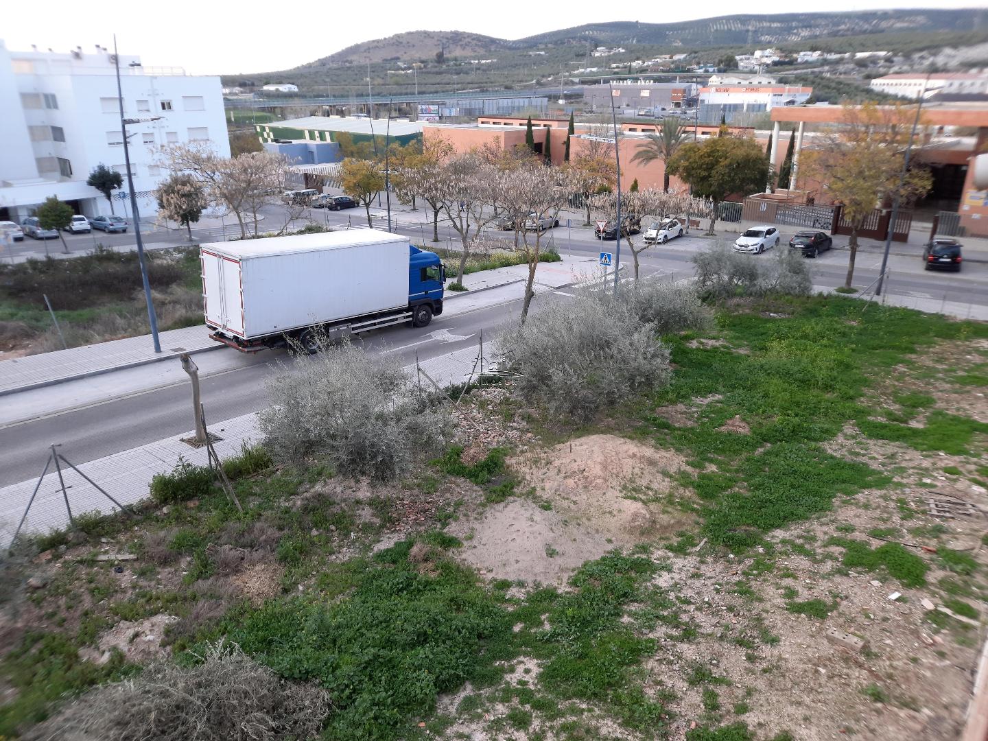Parcela para vivienda plurifamiliar en zona Ronda del Valle. Cuenta con una superficie de 413 m2. y una edificabilidad d