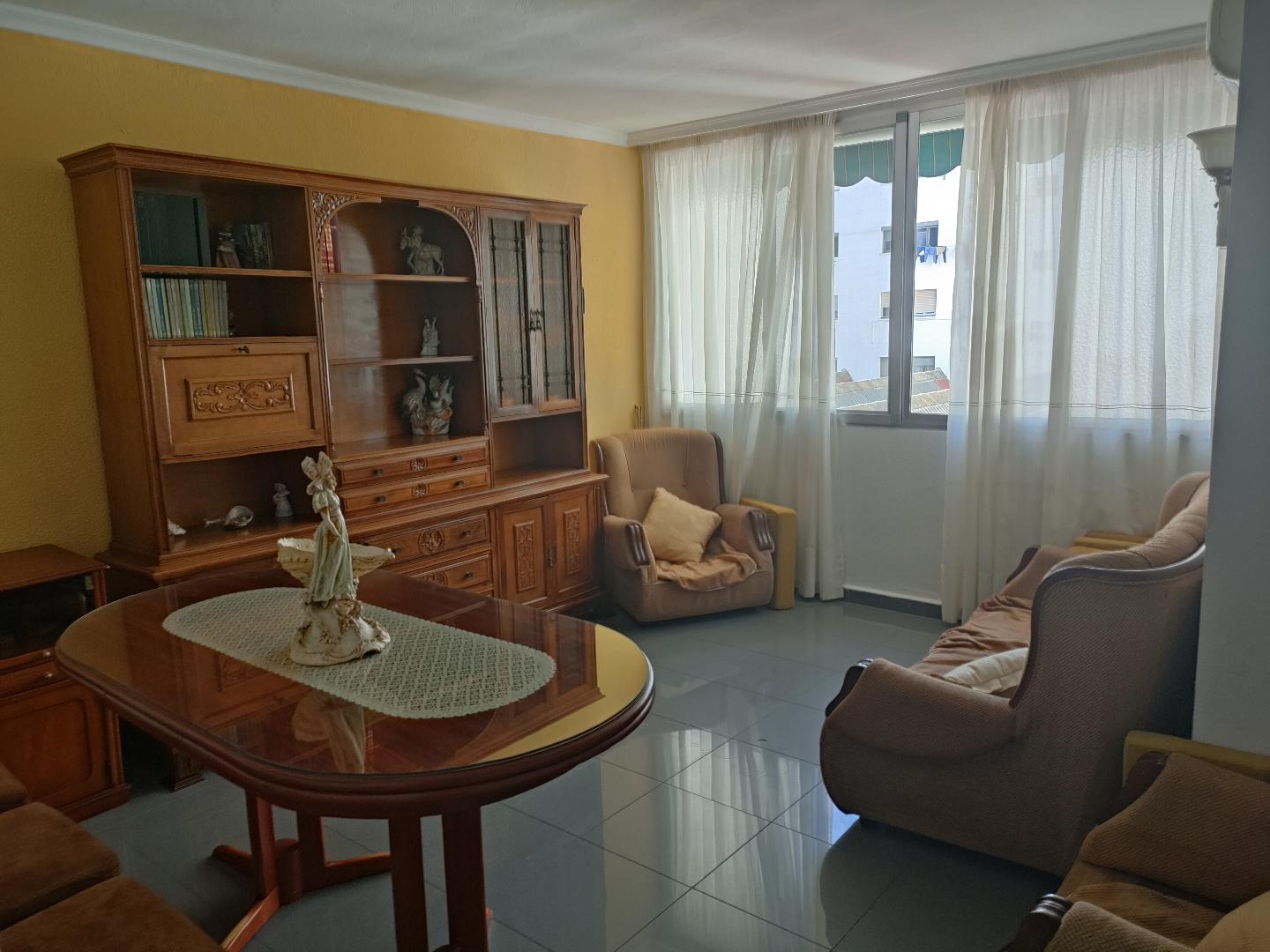 Disponible a partir del 1 de septiembre. Se alquila solo por temporada esta vivienda a pocos minutos de la Ciudad de las