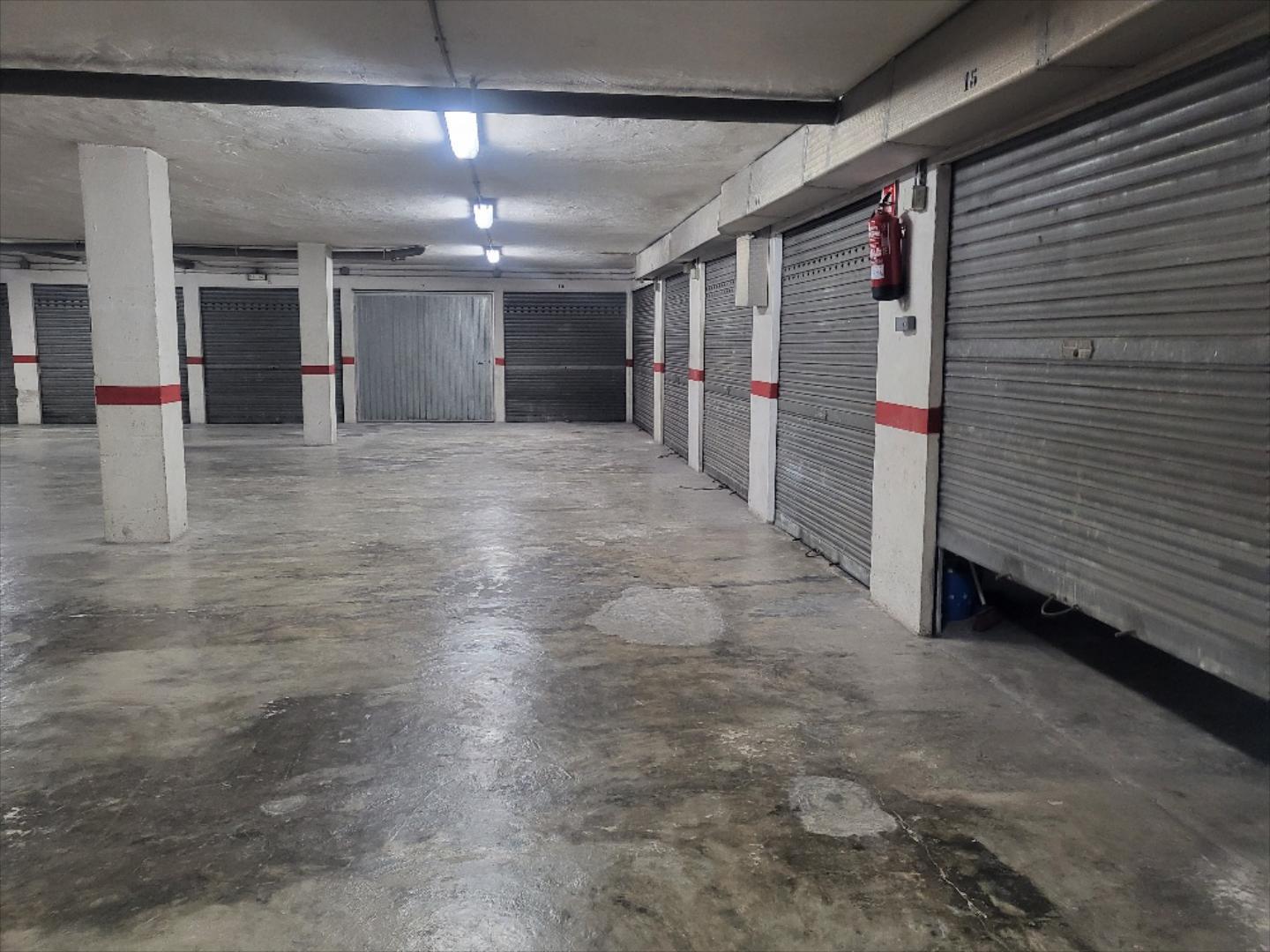 Zona Av. Chapí: amplia plaza de garaje cerrada de 13,45 m2, con puerta automática en la entrada y en la puerta de la pla