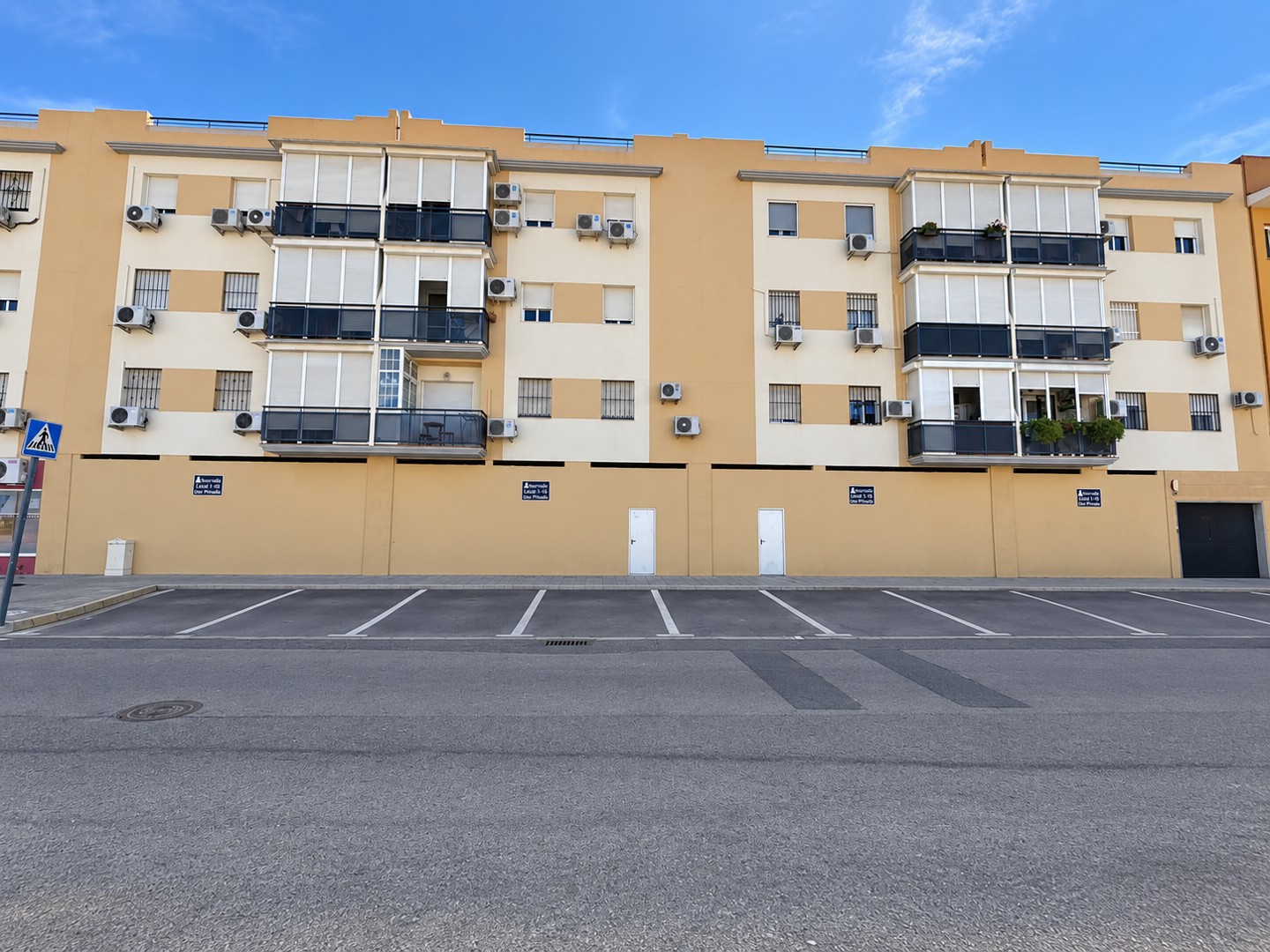 Venta de locales comerciales ,frente al nuevo instituto de Nueva Alcalá.
Superficies de 32,75m2.
Oportunidad única d