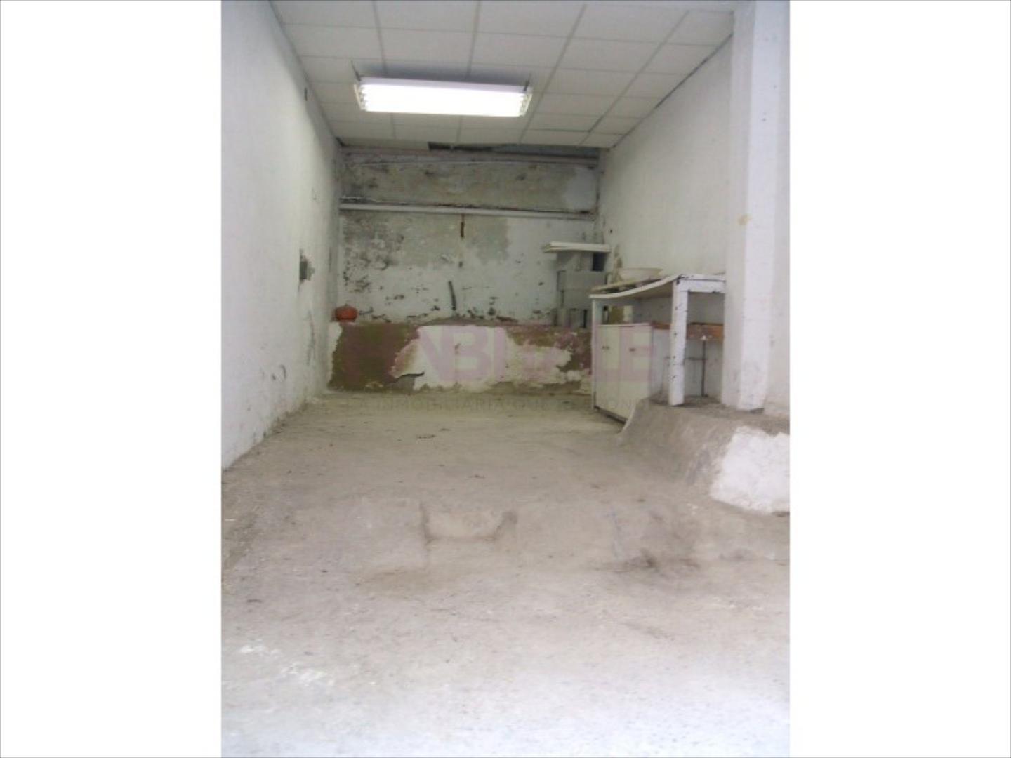 Lonja en venta en zona Miramar de Sestao, 30m2, techos altos, perfecta para taller, tiene luz, esta en buen estado.1 mes