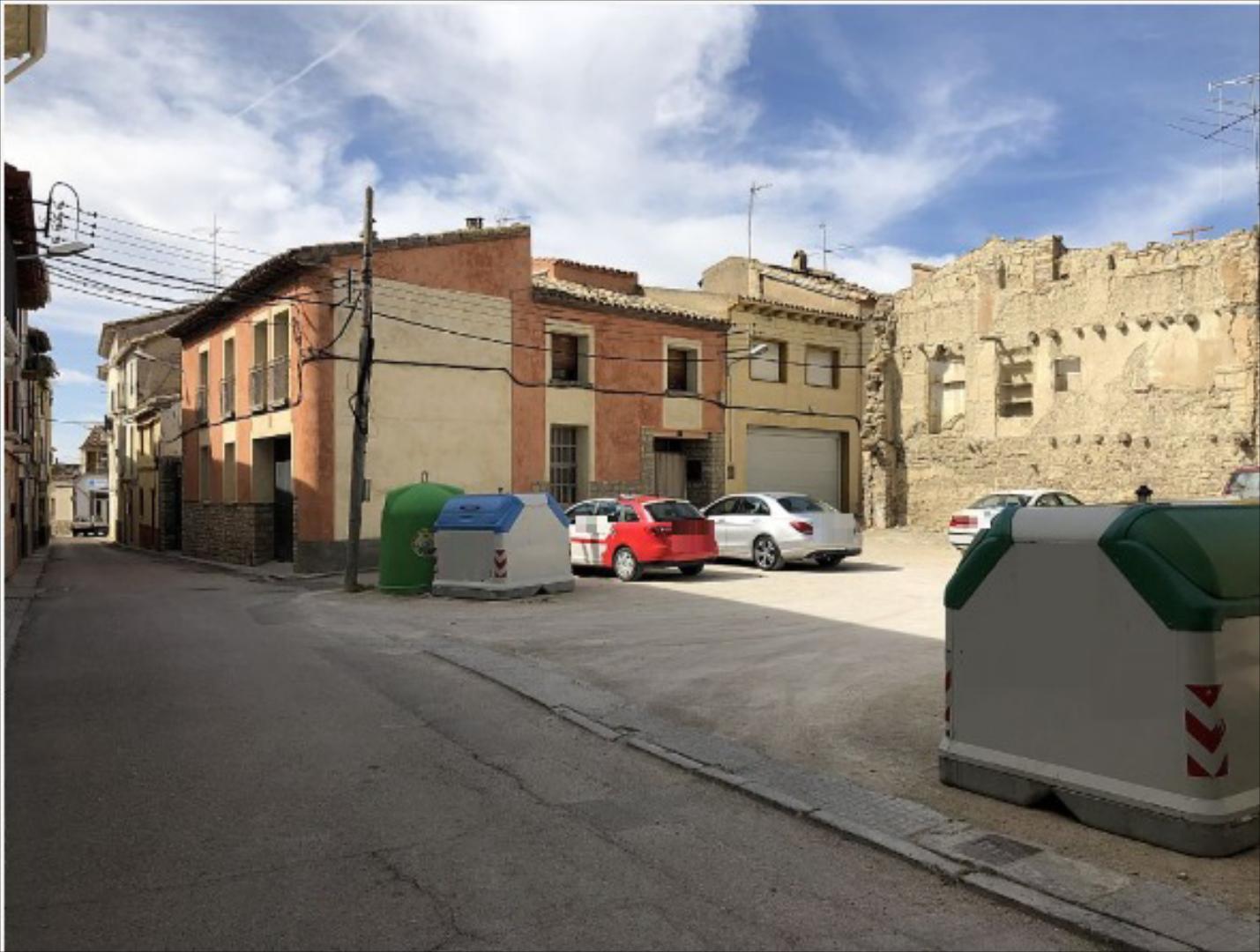 Suelo Urbano Consolidado de uso residencial en Almudévar, con una superficie del terreno de 354m2, muy bien ubicado y or
