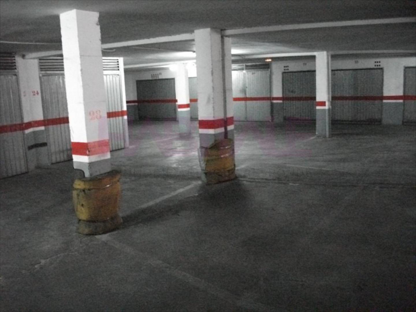 Plaza de garaje en zona muy saturada de coches con difícil aparcamiento, con posibilidad de comprar la de al lado Oportu
